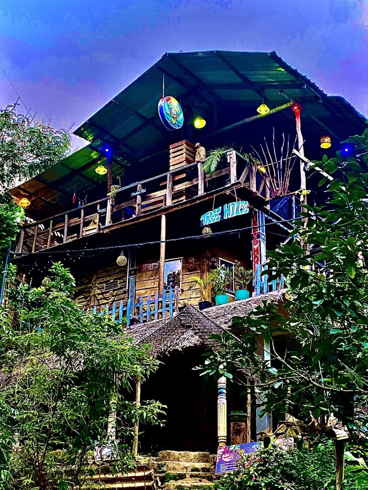 Hostal Tree House Ела Екстериор снимка