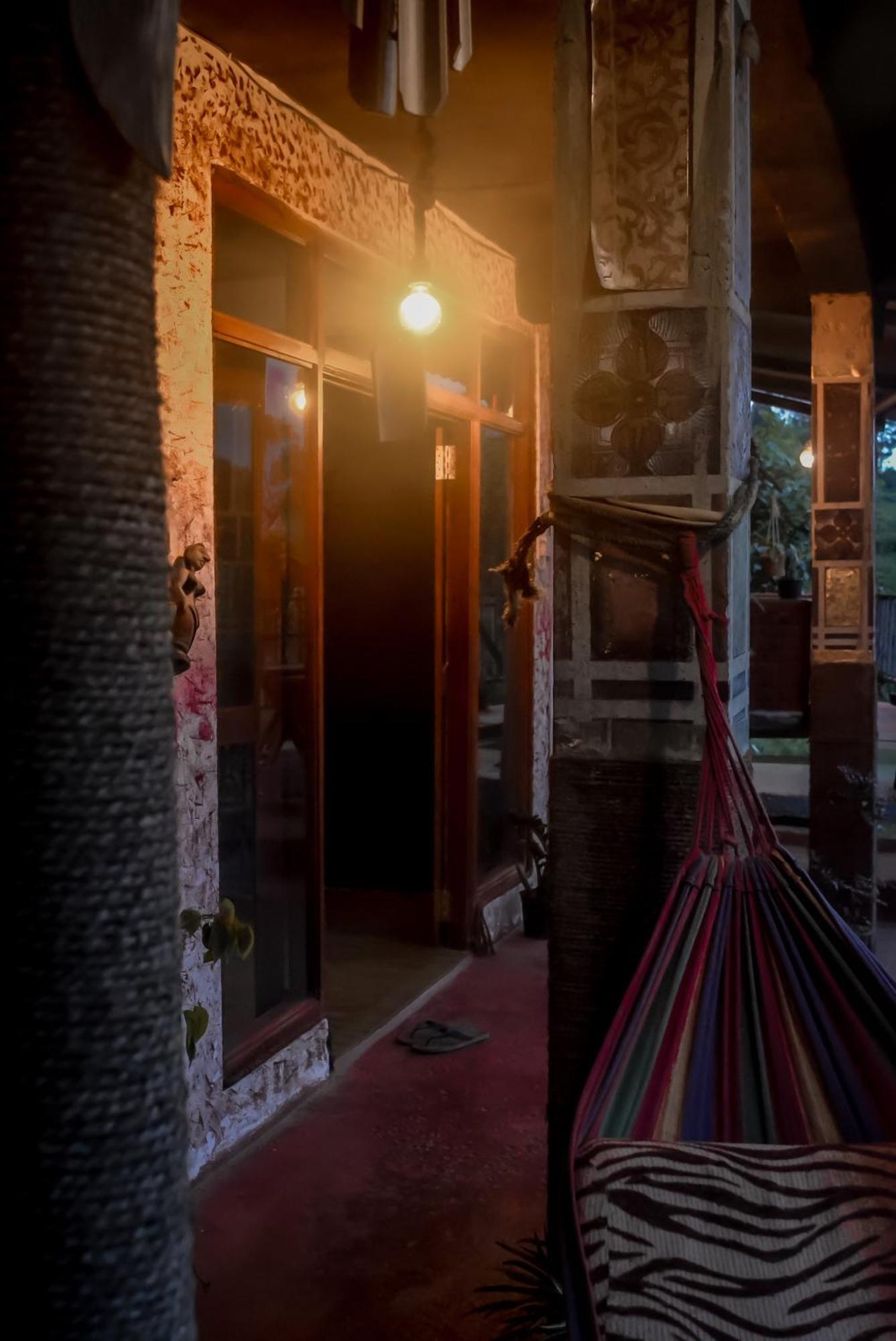 Hostal Tree House Ела Екстериор снимка