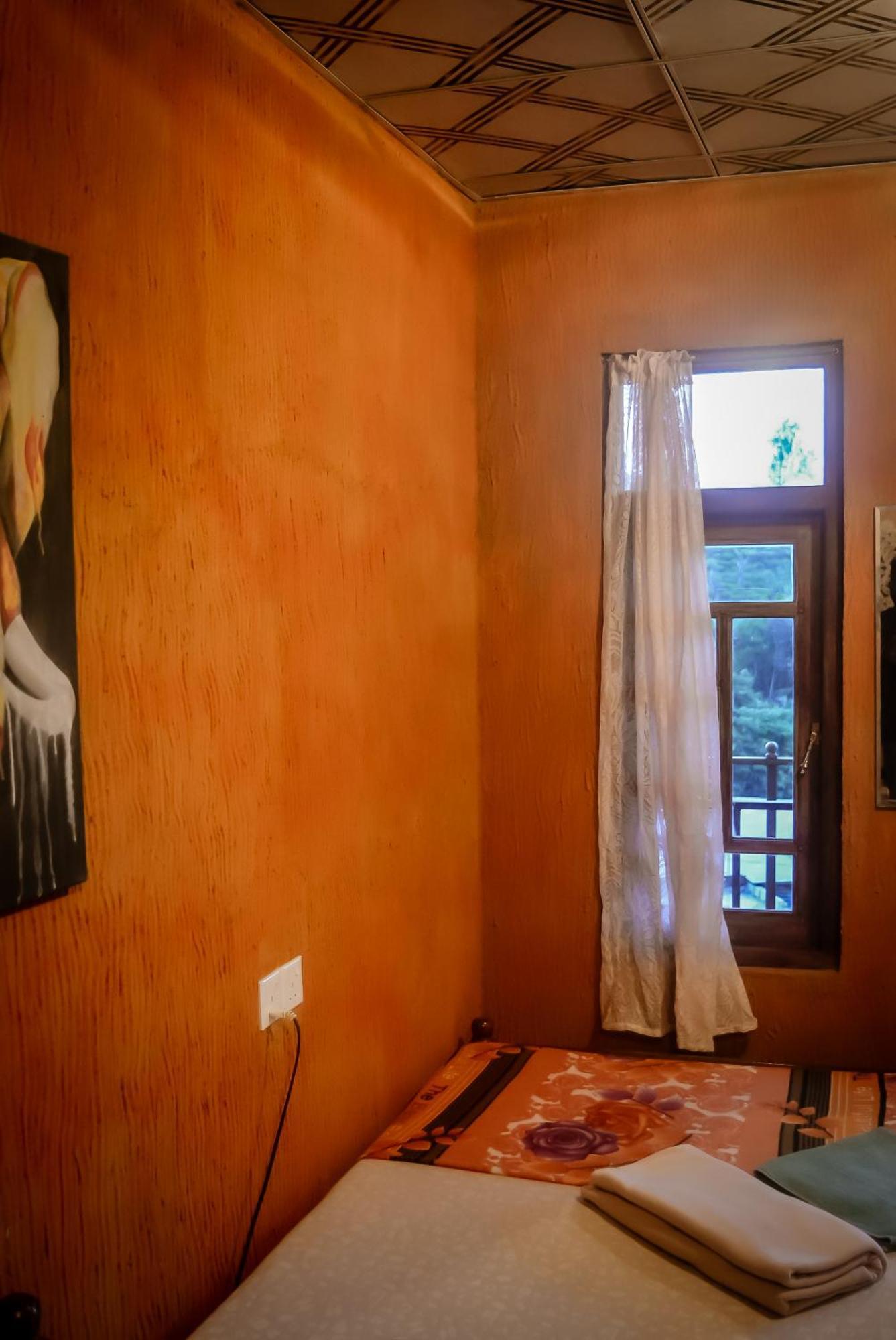 Hostal Tree House Ела Екстериор снимка