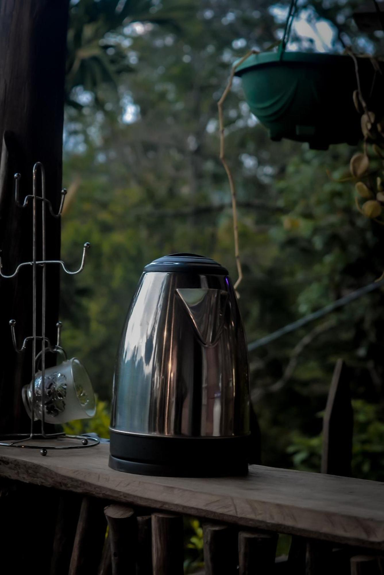 Hostal Tree House Ела Екстериор снимка