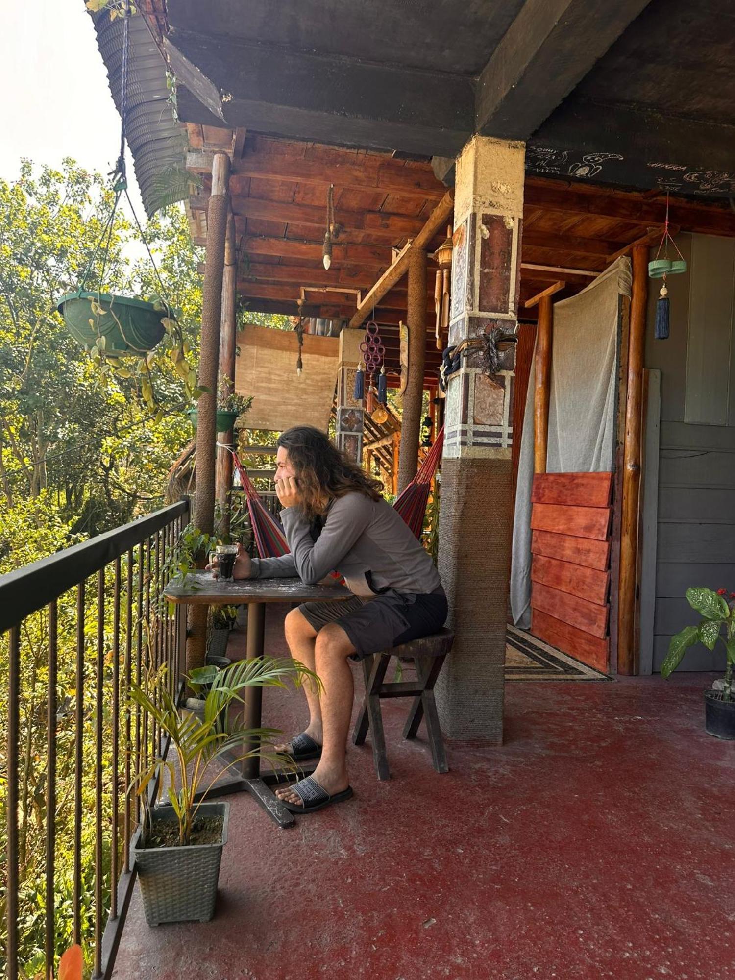 Hostal Tree House Ела Екстериор снимка
